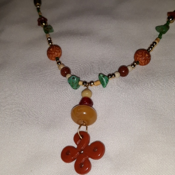 *Handmade beaded necklace - Picture 3 of 8